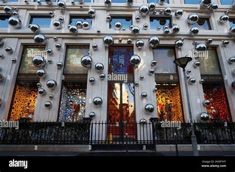 louis vuitton montaigne paris|louis vuitton paris boutique.